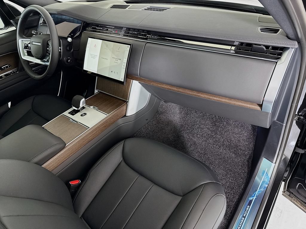 New 2026 Land Rover Range Rover Long Wheelbase SE AWD/4WD image 19