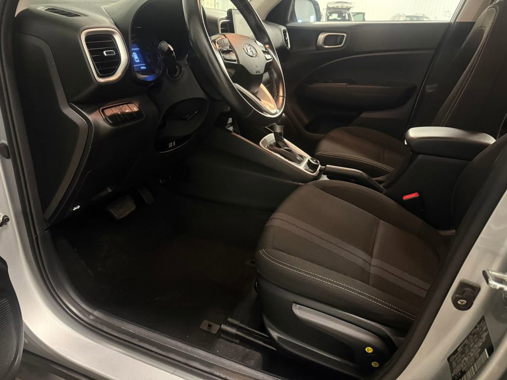 Certified 2022 Hyundai Venue SEL image 22