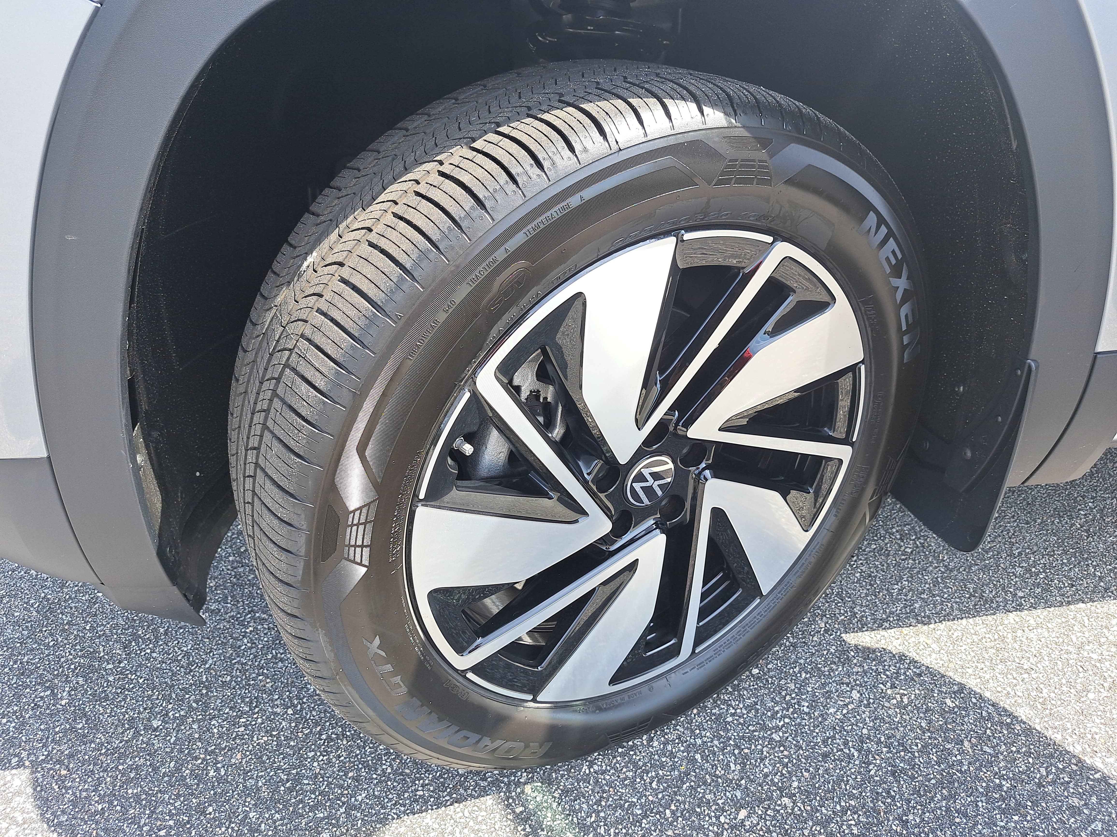 New 2026 Volkswagen Atlas SE FWD image 31