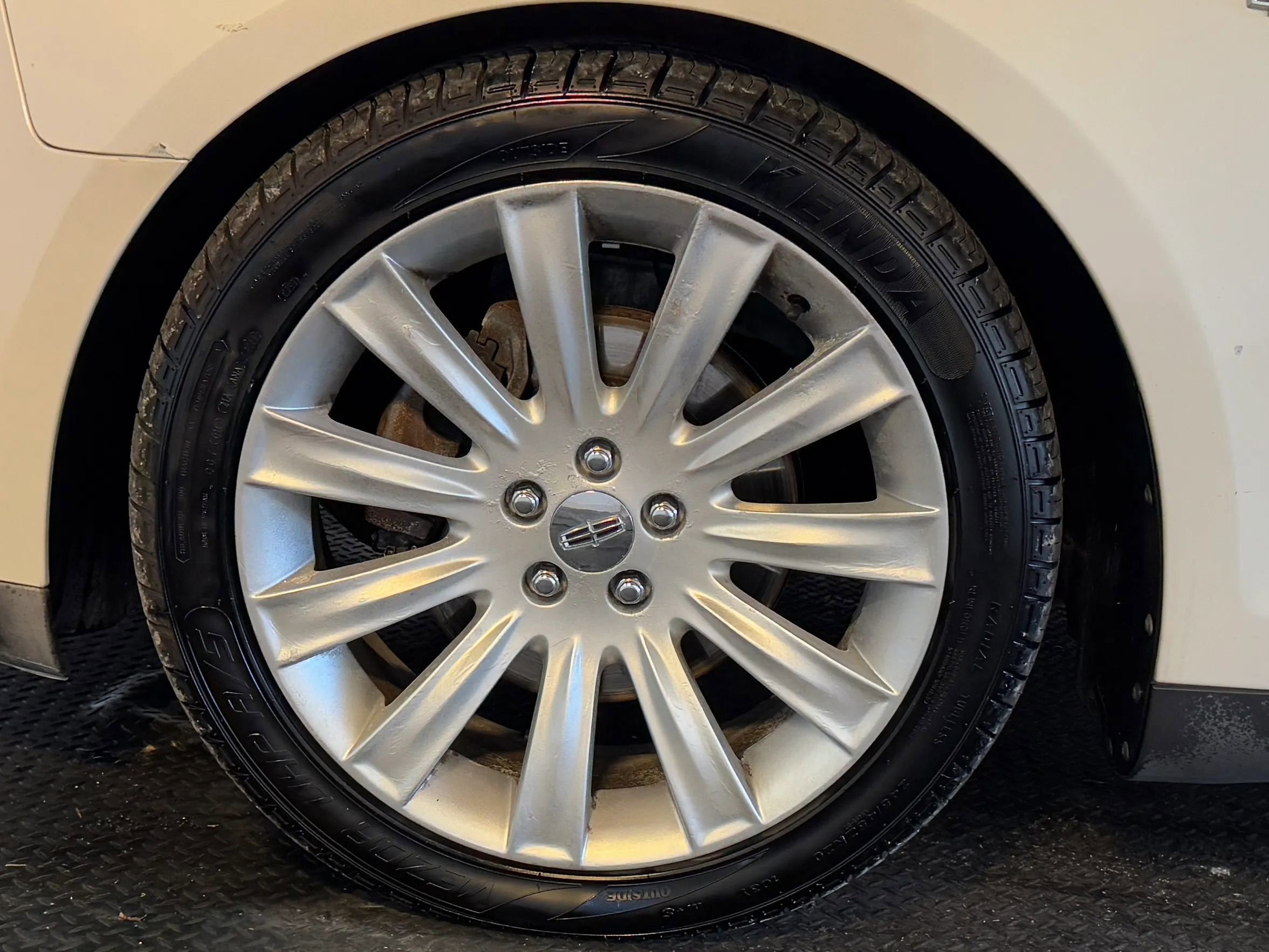 Used 2009 Lincoln MKS AWD image 9