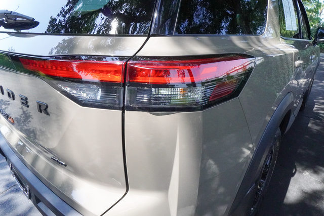 Used 2024 Nissan Pathfinder Rock Creek AWD/4WD image 32