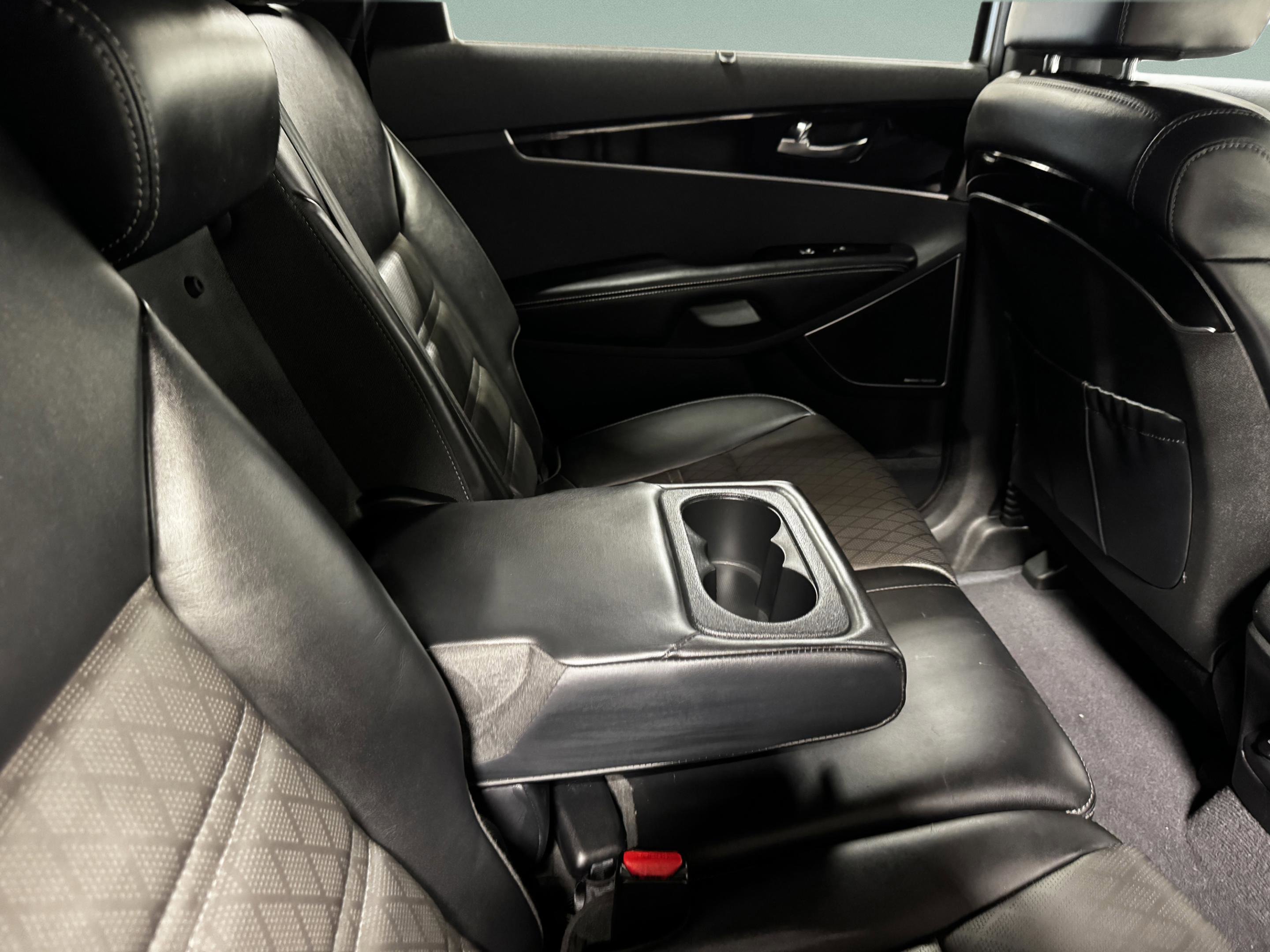 Used 2019 Kia Sorento SX image 34