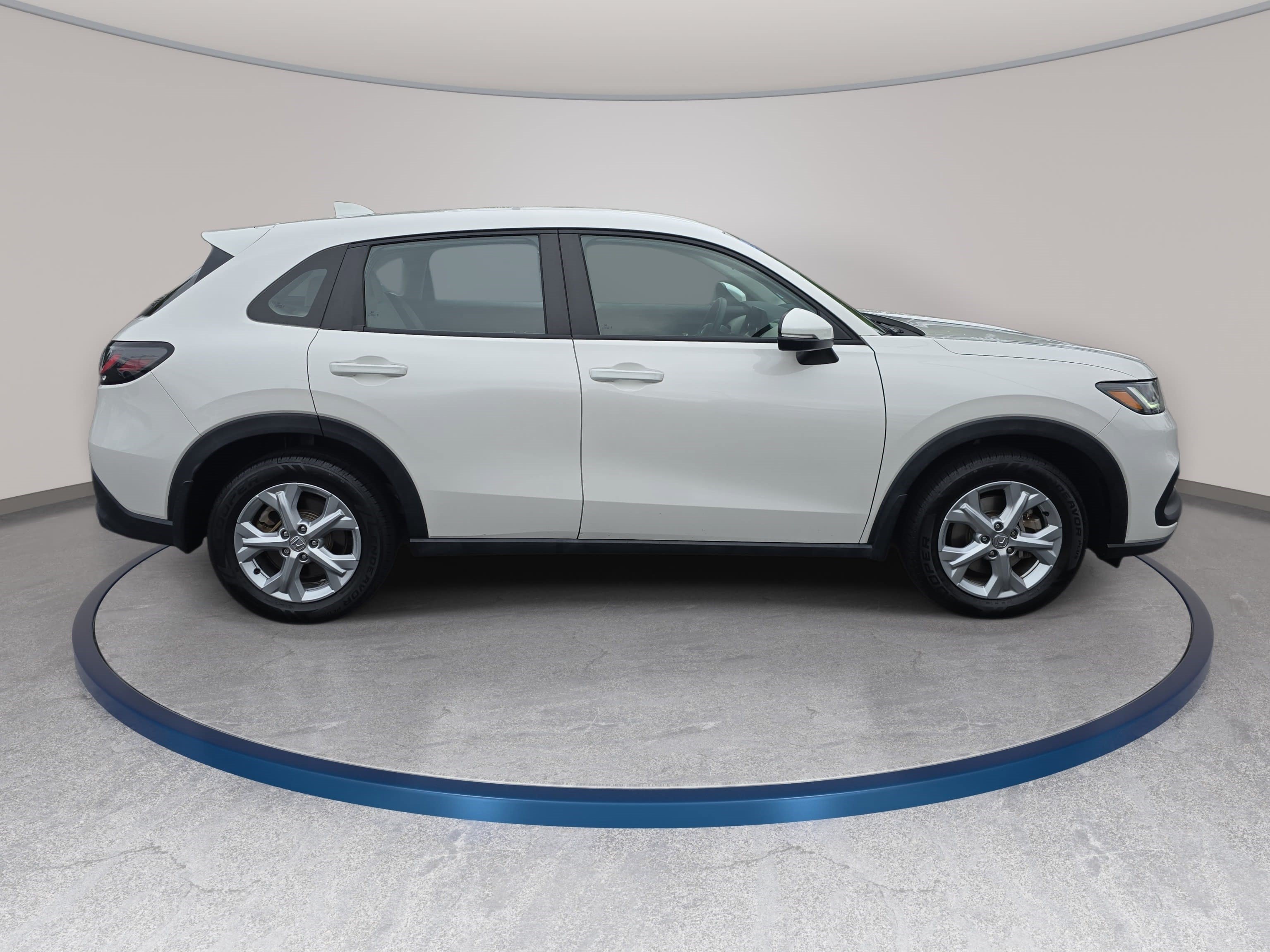 Certified 2025 Honda HR-V LX image 4