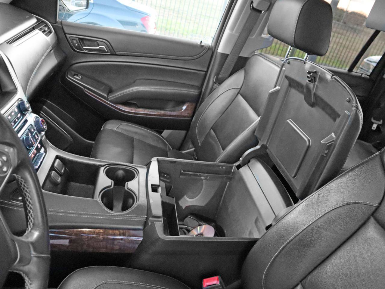 Used 2020 Chevrolet Suburban LT image 25