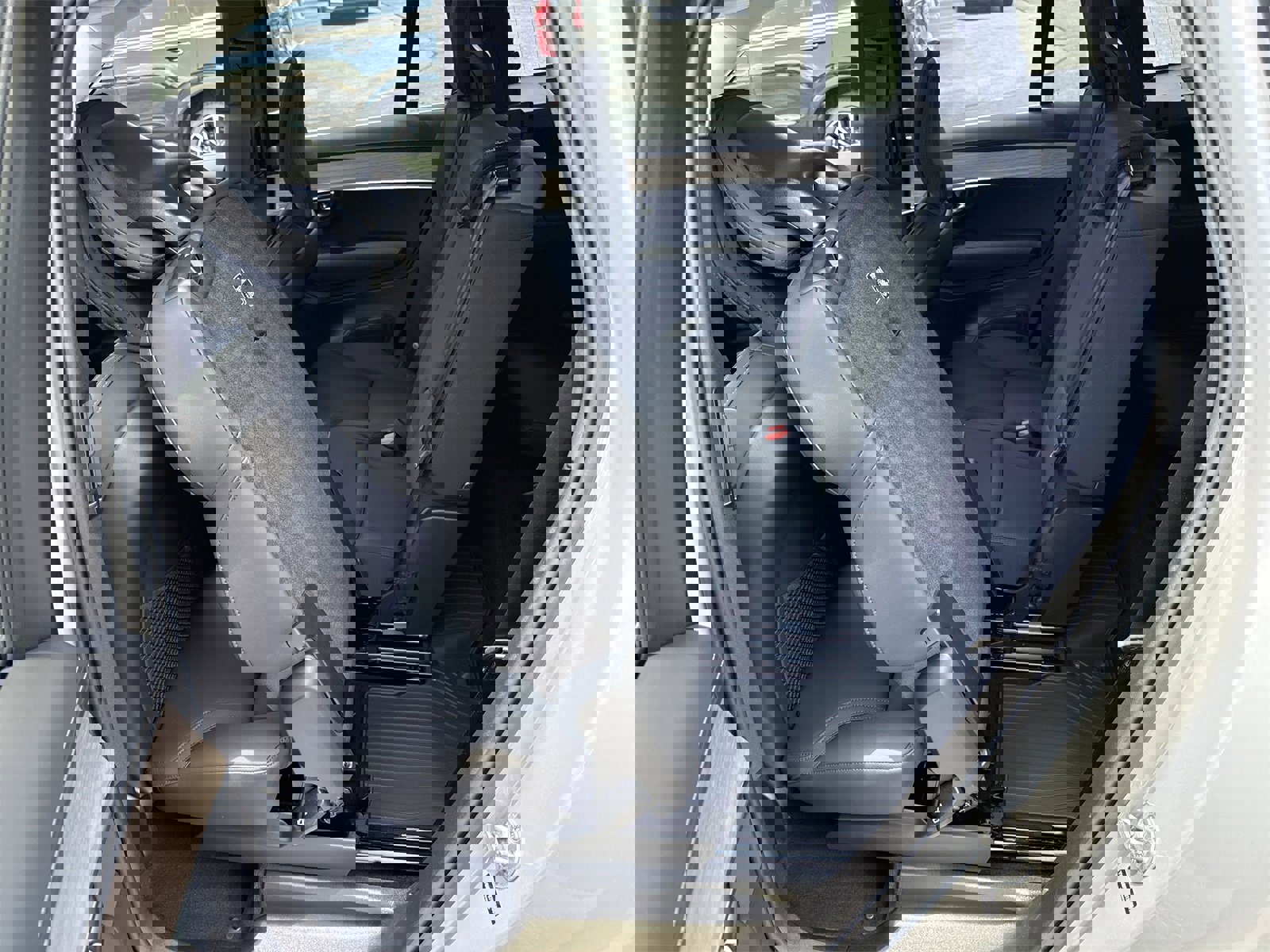 New 2025 Volvo XC90 T8 Plus w/ Protection Package Premier image 14