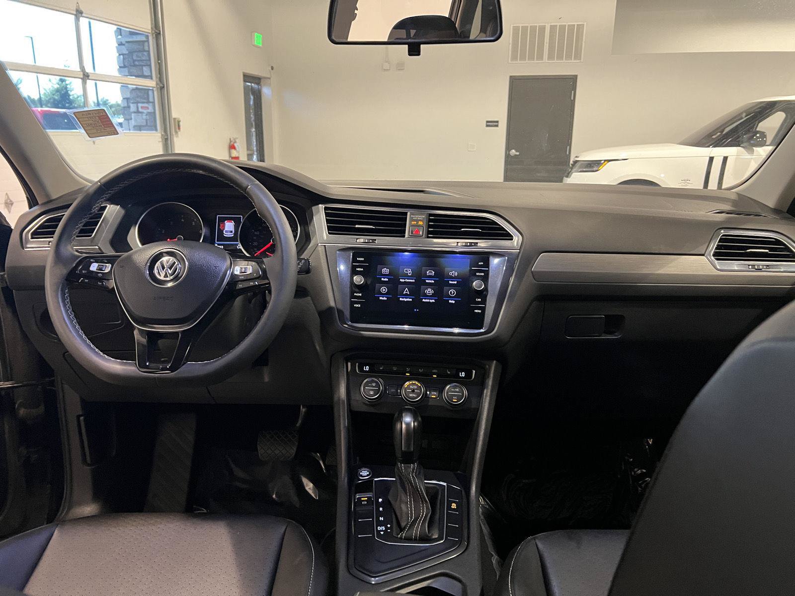 Used 2021 Volkswagen Tiguan SE FWD image 31