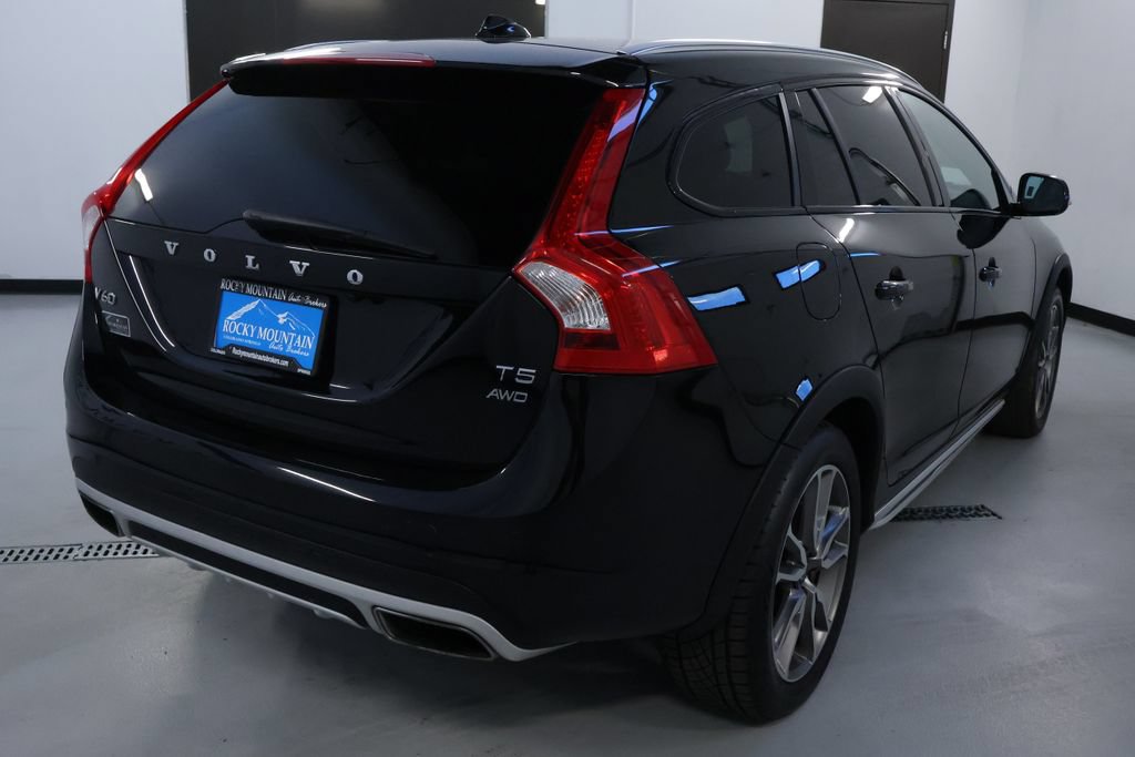Used 2018 Volvo V60 T5 Cross Country AWD/4WD image 7