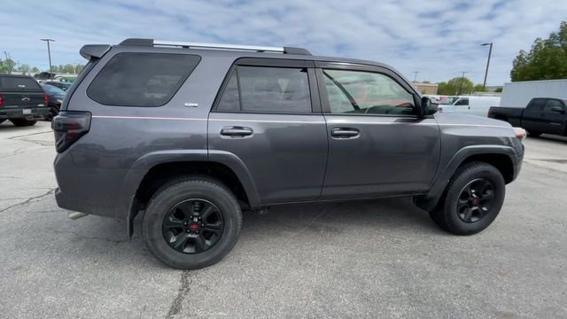 Used 2020 Toyota 4Runner SR5 AWD/4WD image 2
