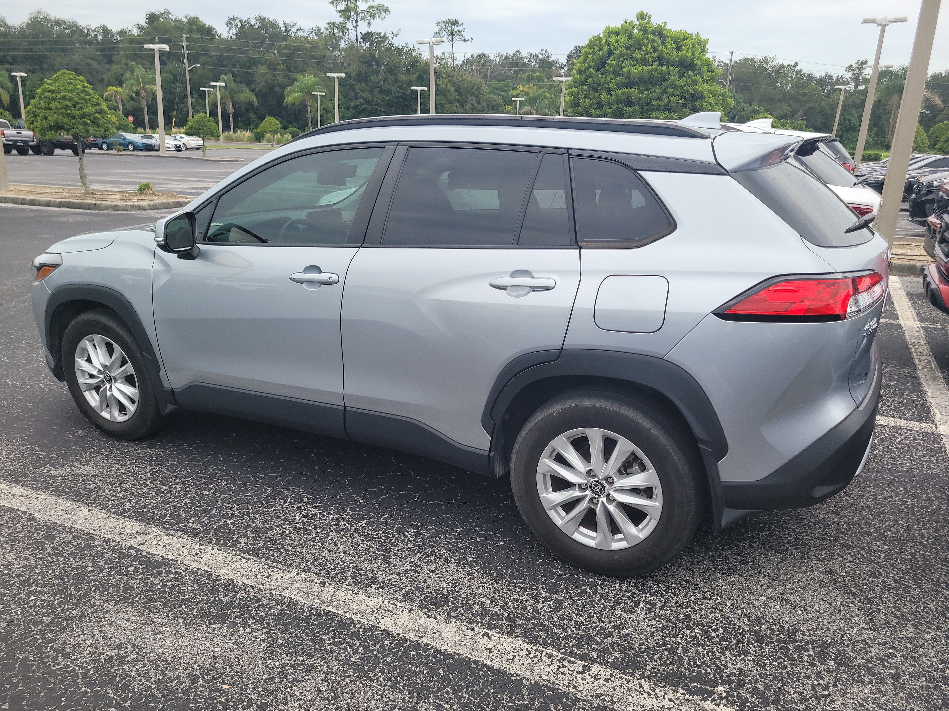Used 2024 Toyota Corolla Cross LE FWD image 5