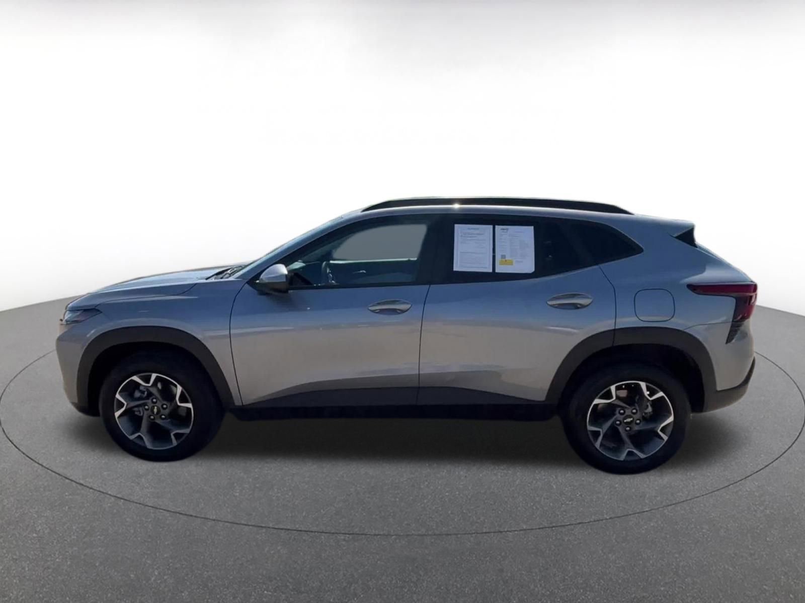 Used 2025 Chevrolet Trax LT FWD image 9