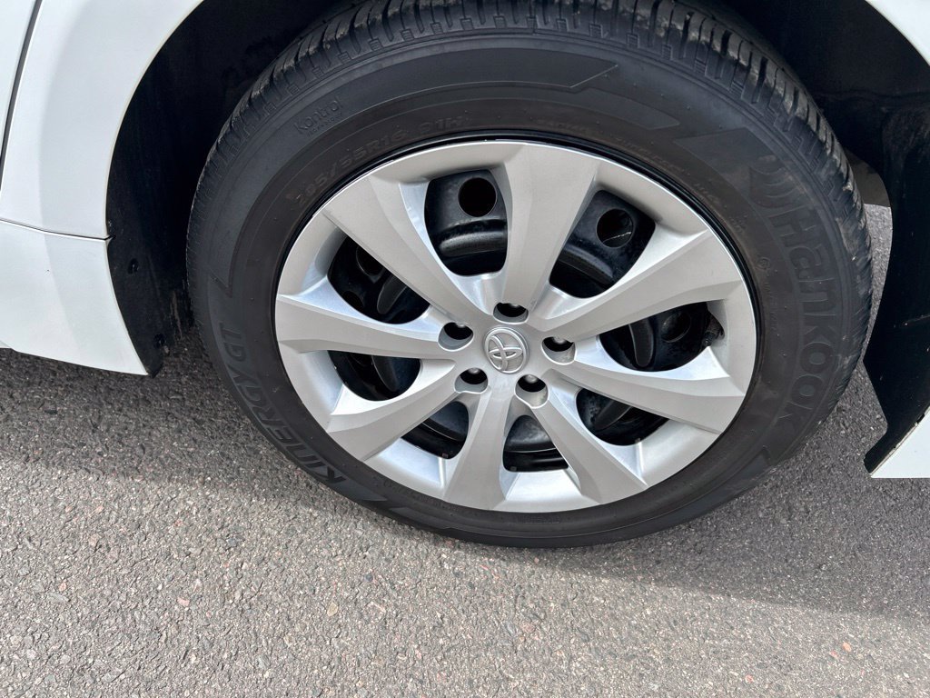 Used 2025 Toyota Corolla LE FWD image 29