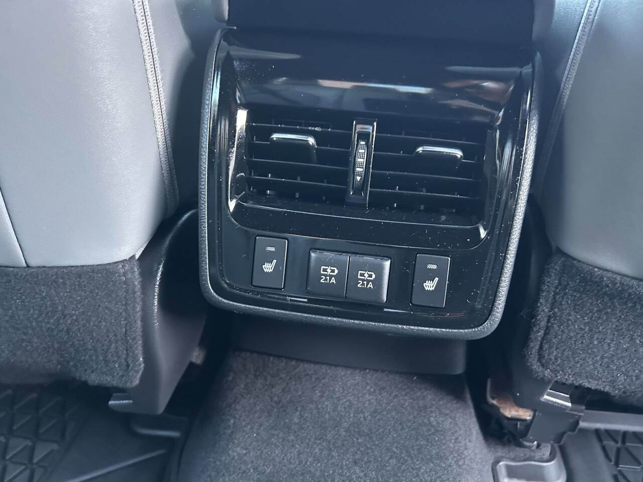 Used 2020 Toyota Avalon Limited image 32