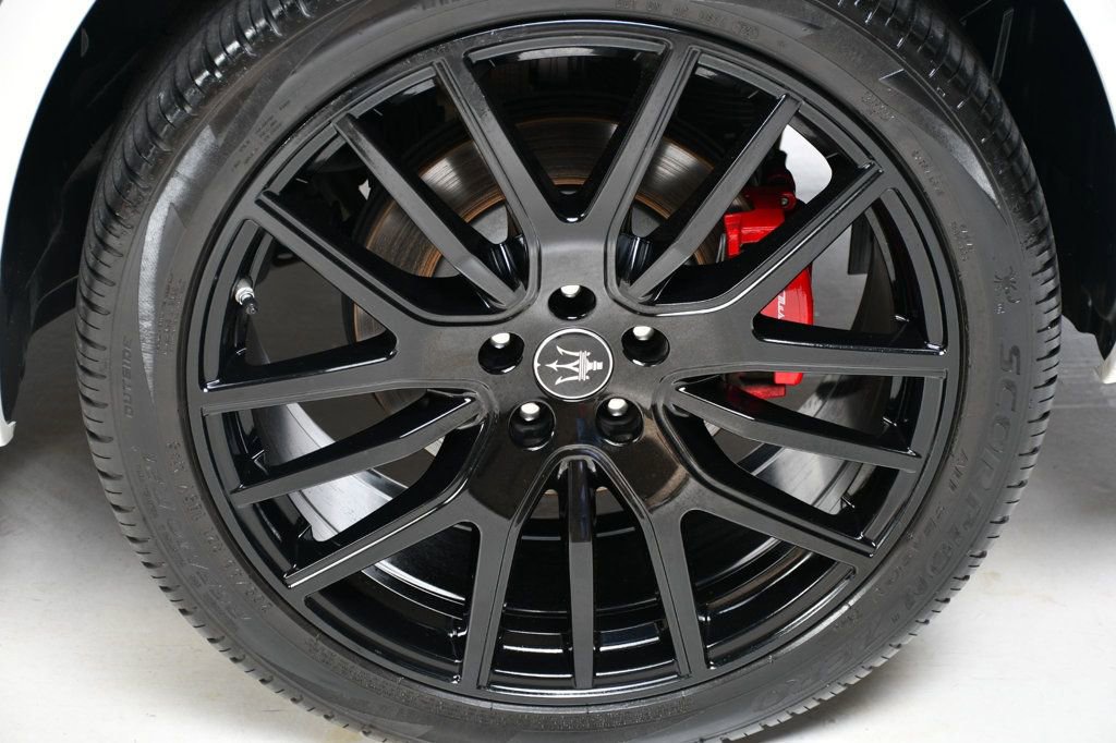 Used 2020 Maserati Levante GranSport image 19