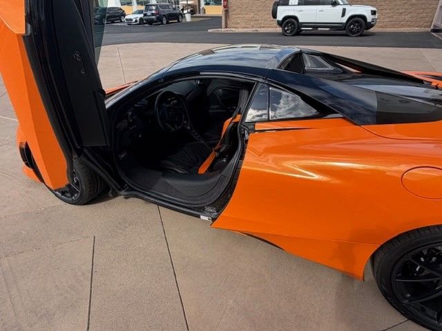 Used 2025 McLaren 750S Spider RWD image 5