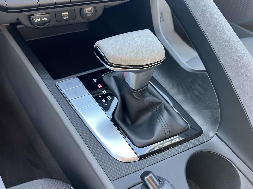 Certified 2023 Hyundai Elantra SEL w/ Preferred Accessory Package image 30