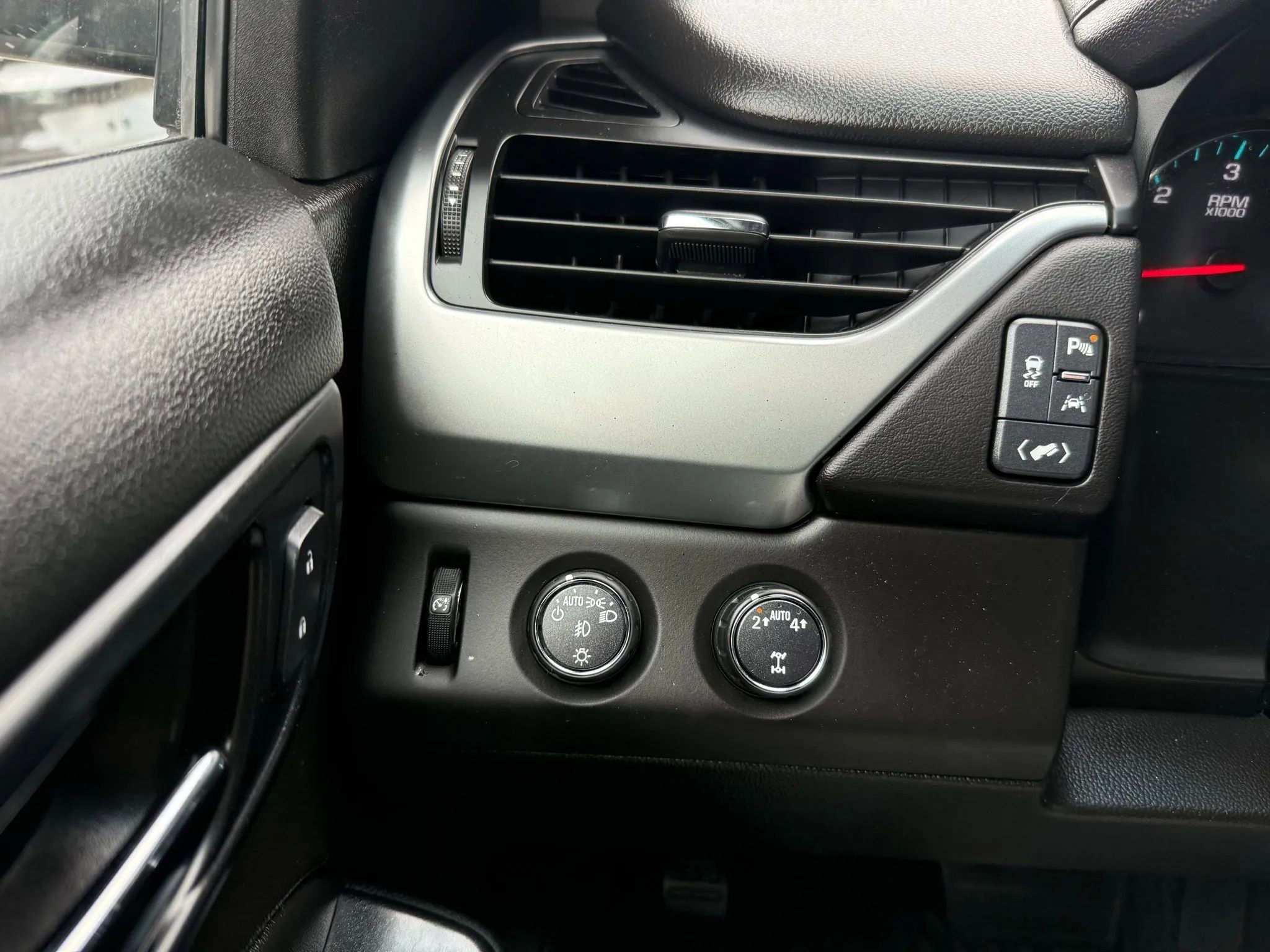 Used 2017 Chevrolet Tahoe Premier image 9