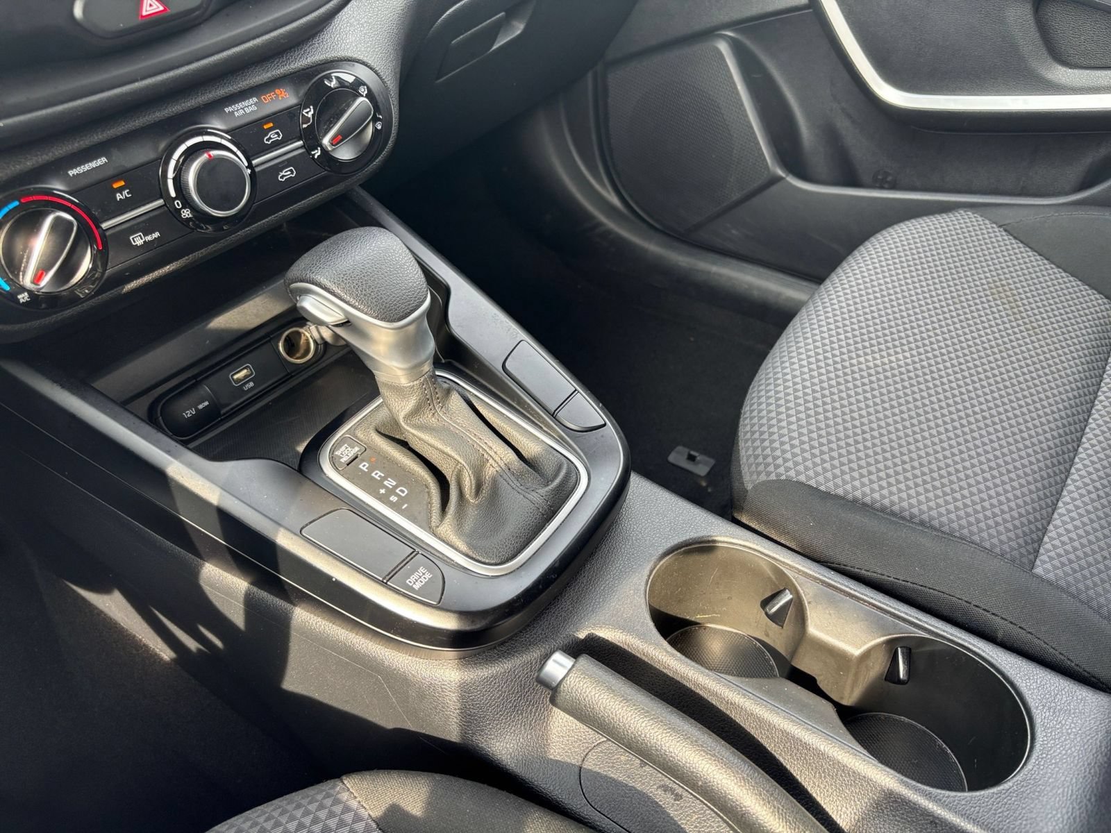 Used 2025 Kia Soul LX w/ LX Technology Package FWD image 38
