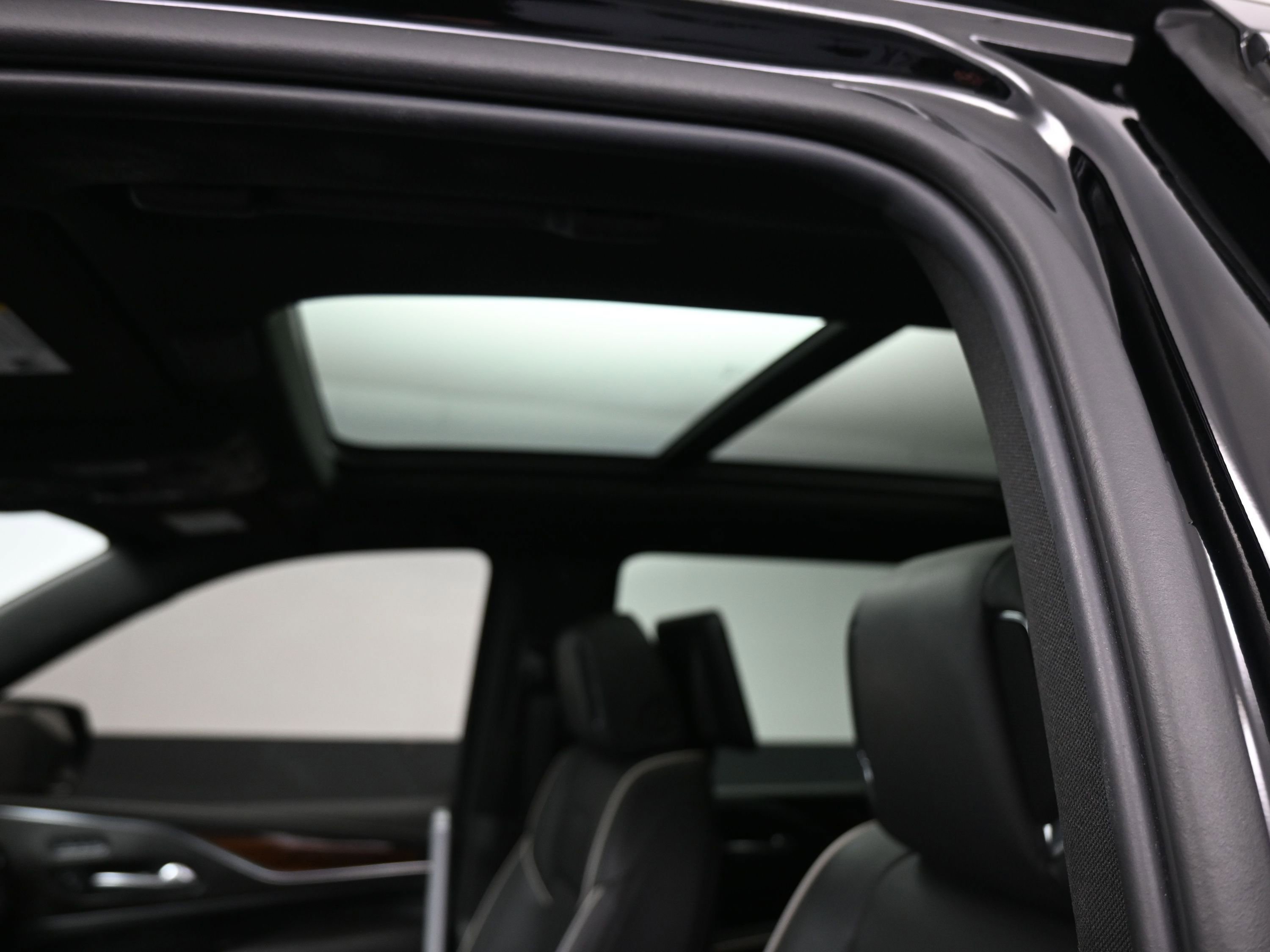 Used 2021 Cadillac Escalade Premium Luxury image 14