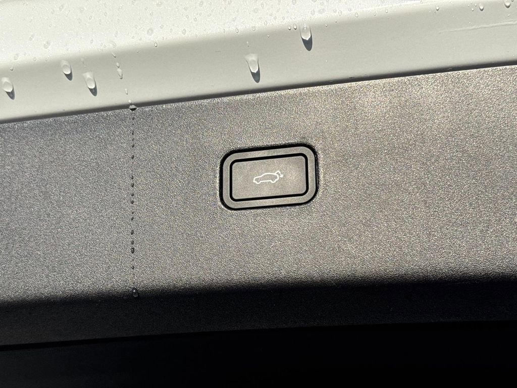 Certified 2025 Volvo EX30 Plus w/ Protection Package Premier image 6