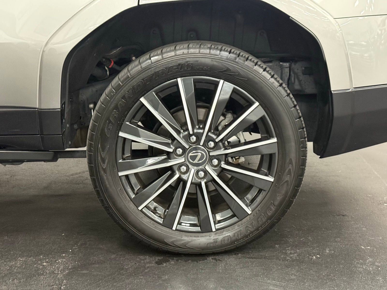 Used 2024 Lexus GX 550 w/ Accessory Package (2T) image 16