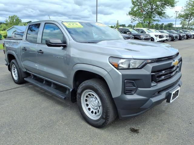 Used 2024 Chevrolet Colorado W/T AWD/4WD image 3