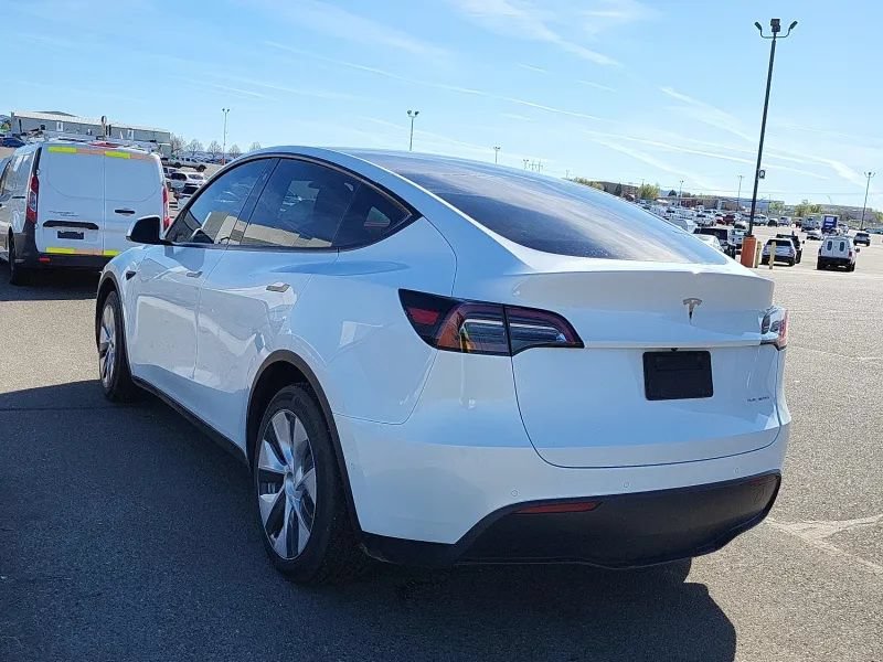 Used 2022 Tesla Model Y Long Range AWD/4WD image 3
