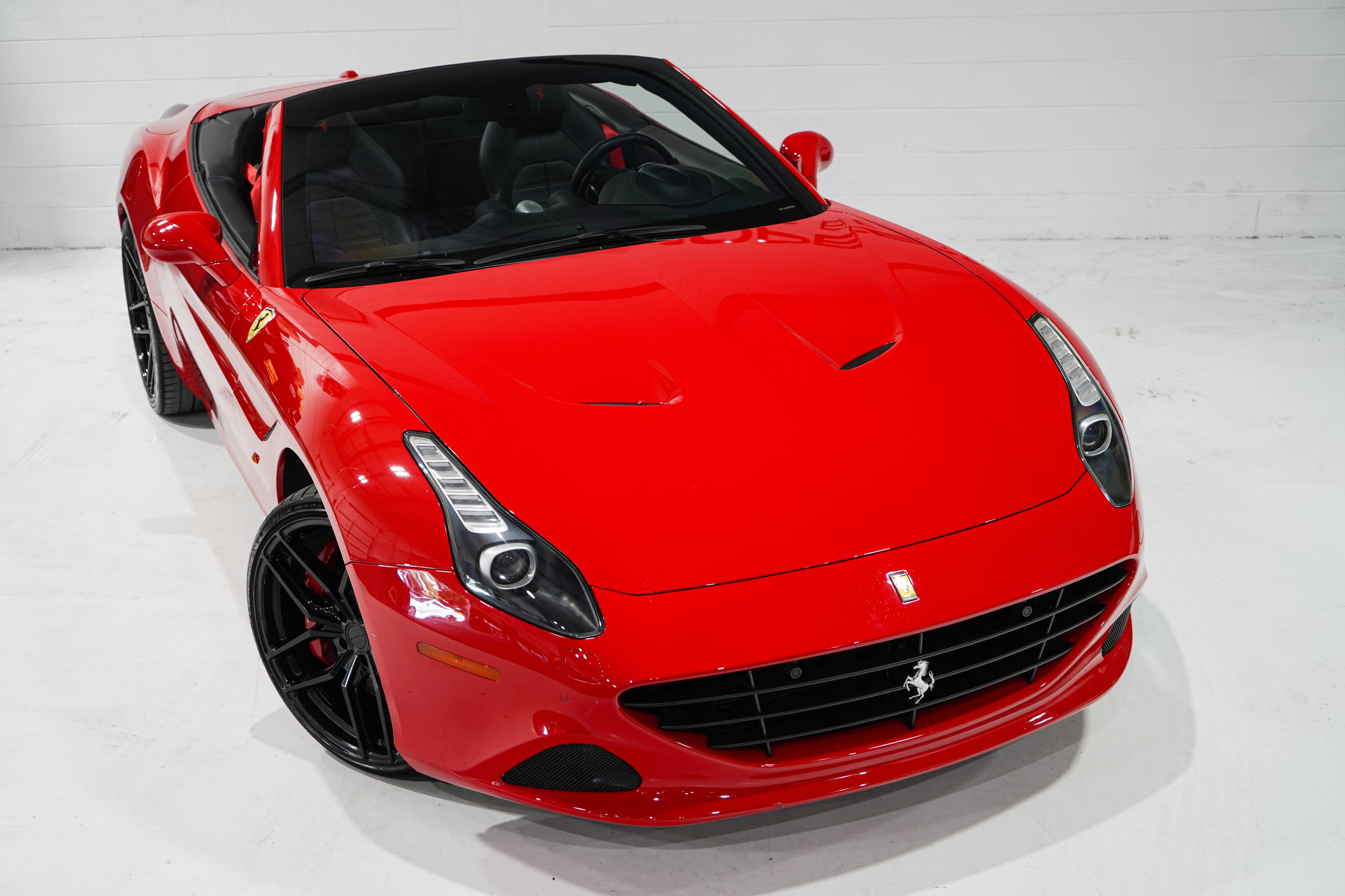 Used 2017 Ferrari California T RWD image 27
