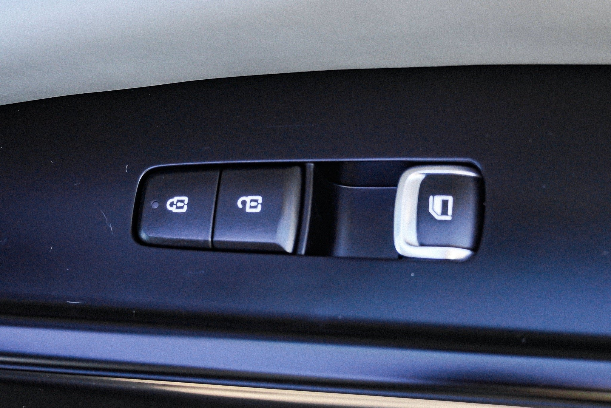 Used 2024 Kia Carnival LX FWD image 25