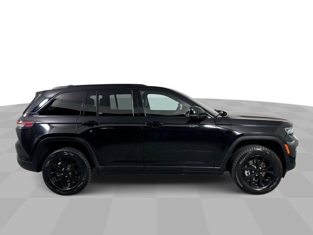 Used 2024 Jeep Grand Cherokee Altitude AWD/4WD image 9
