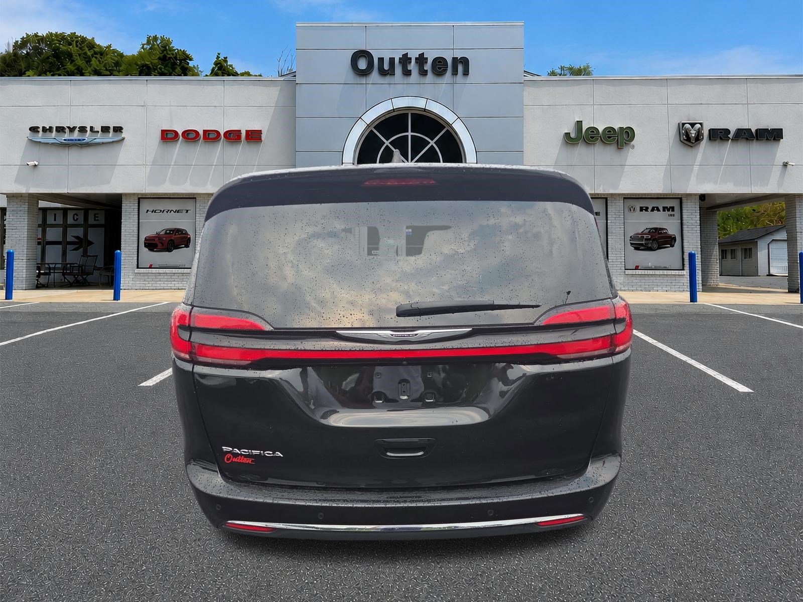 Certified 2023 Chrysler Pacifica Touring-L FWD image 5