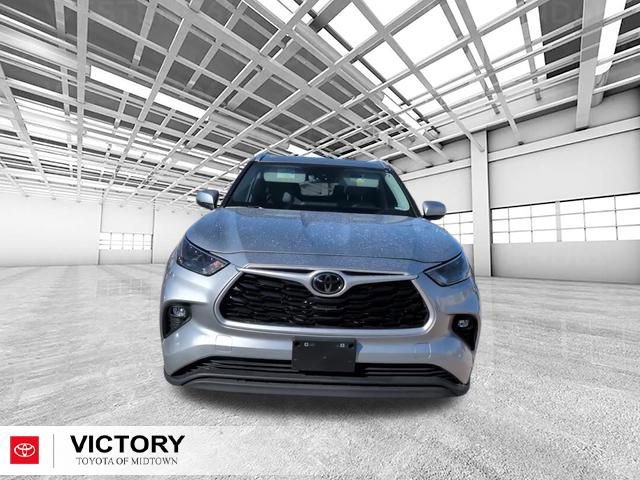 Used 2024 Toyota Highlander XLE FWD image 8
