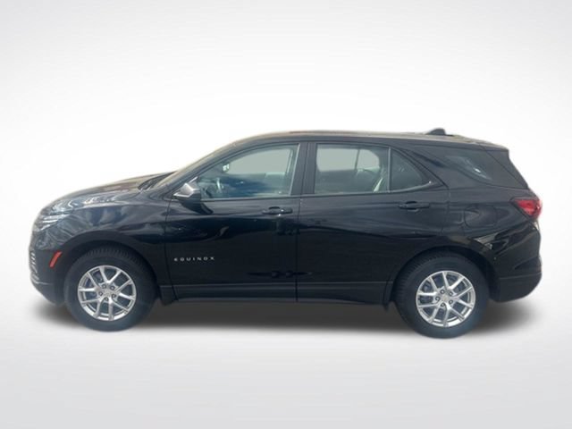 Used 2023 Chevrolet Equinox LS w/ LPO, Floor Liner Package AWD/4WD image 2