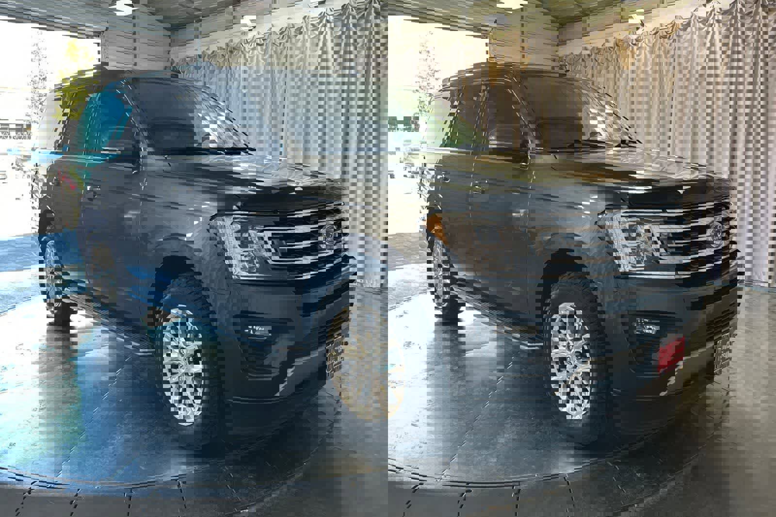 Used 2020 Ford Expedition XLT w/ Equipment Group 202A AWD/4WD image 10