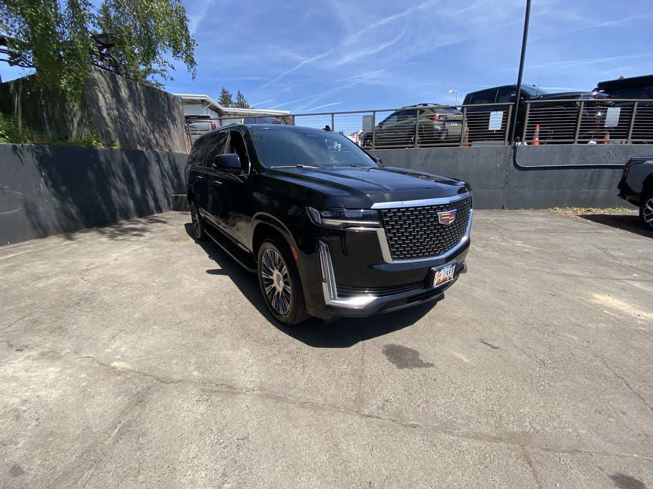 Used 2021 Cadillac Escalade ESV Premium Luxury w/ LPO, Illumination Package AWD/4WD image 8