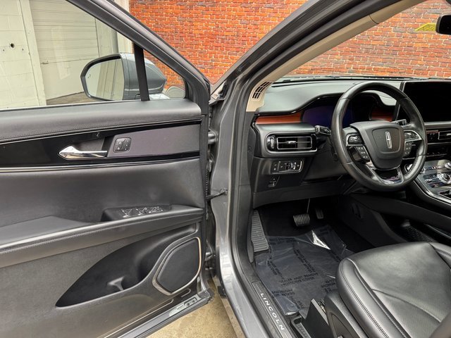 Used 2022 Lincoln Nautilus Reserve image 9