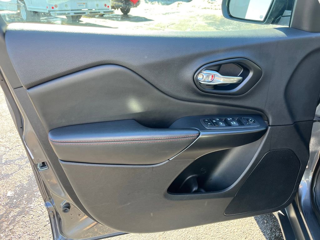 Used 2022 Jeep Cherokee Trailhawk w/ Trailer Tow Group image 18