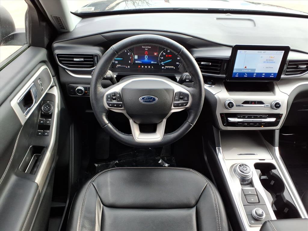 Used 2022 Ford Explorer XLT w/ Equipment Group 202A image 7
