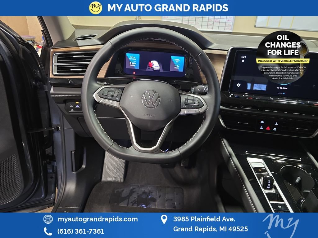 Used 2025 Volkswagen Atlas SE image 13