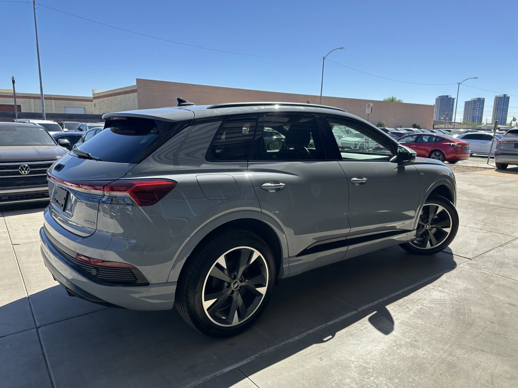 Used 2024 Audi Q4 e-tron Premium w/ Convenience Package image 3