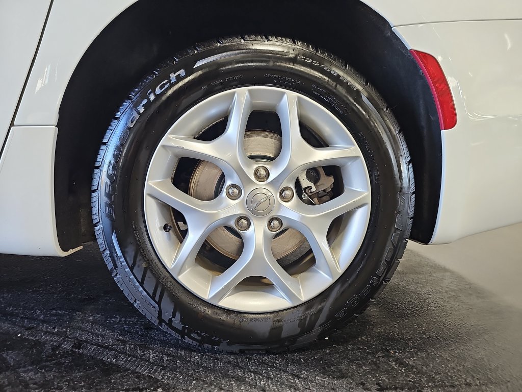 Used 2017 Chrysler Pacifica Touring-L w/ Tire & Wheel Group FWD image 34