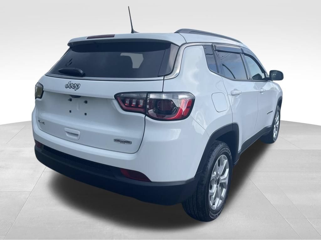 Used 2026 Jeep Compass Latitude AWD/4WD image 12