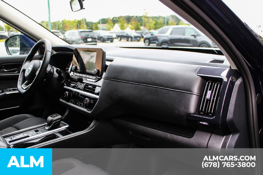 Used 2025 Nissan Pathfinder SV FWD image 26