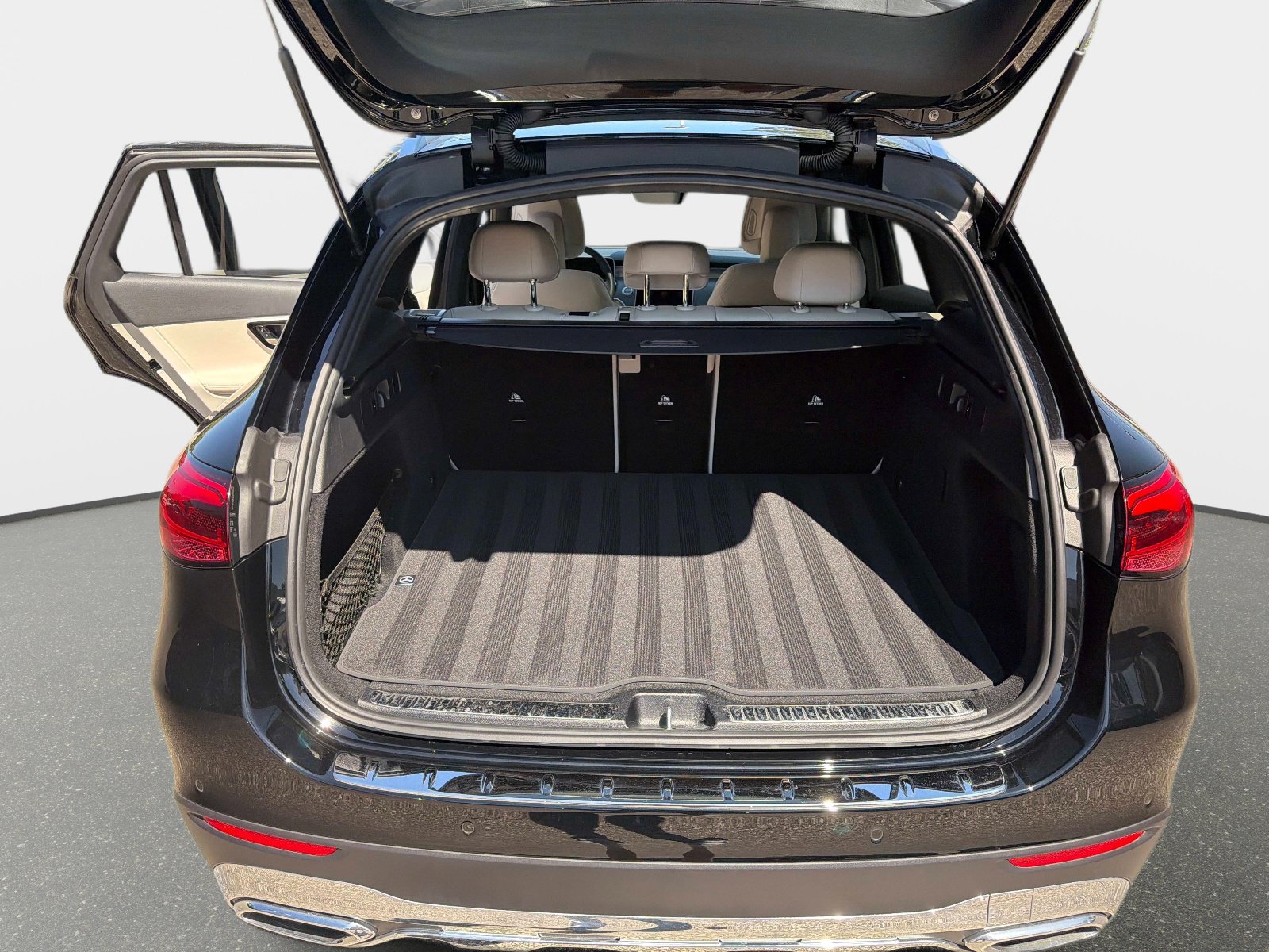 Used 2026 Mercedes-Benz GLC 300 4MATIC image 11