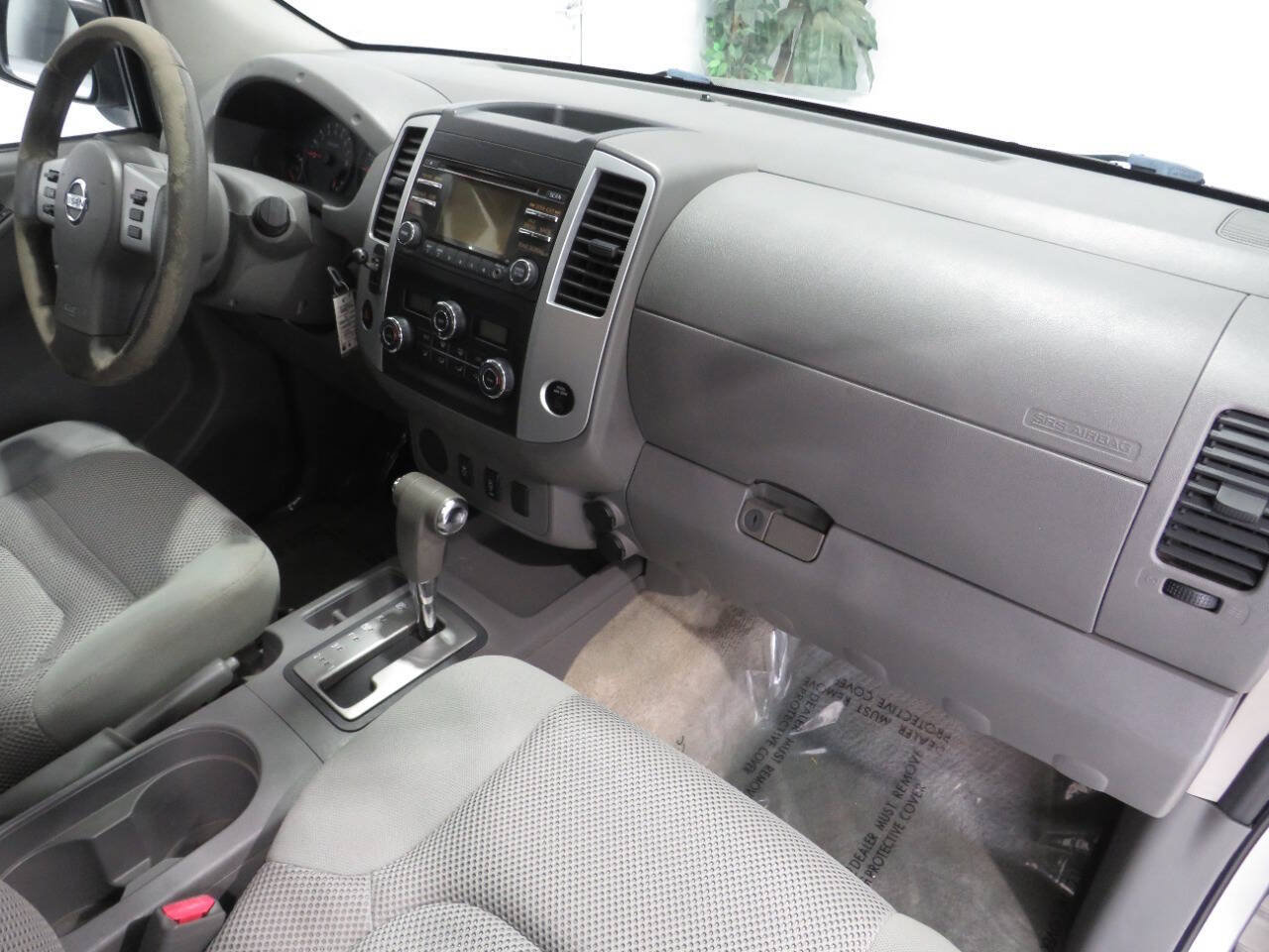 Used 2013 Nissan Frontier SV w/ SV Value Truck Pkg RWD image 11