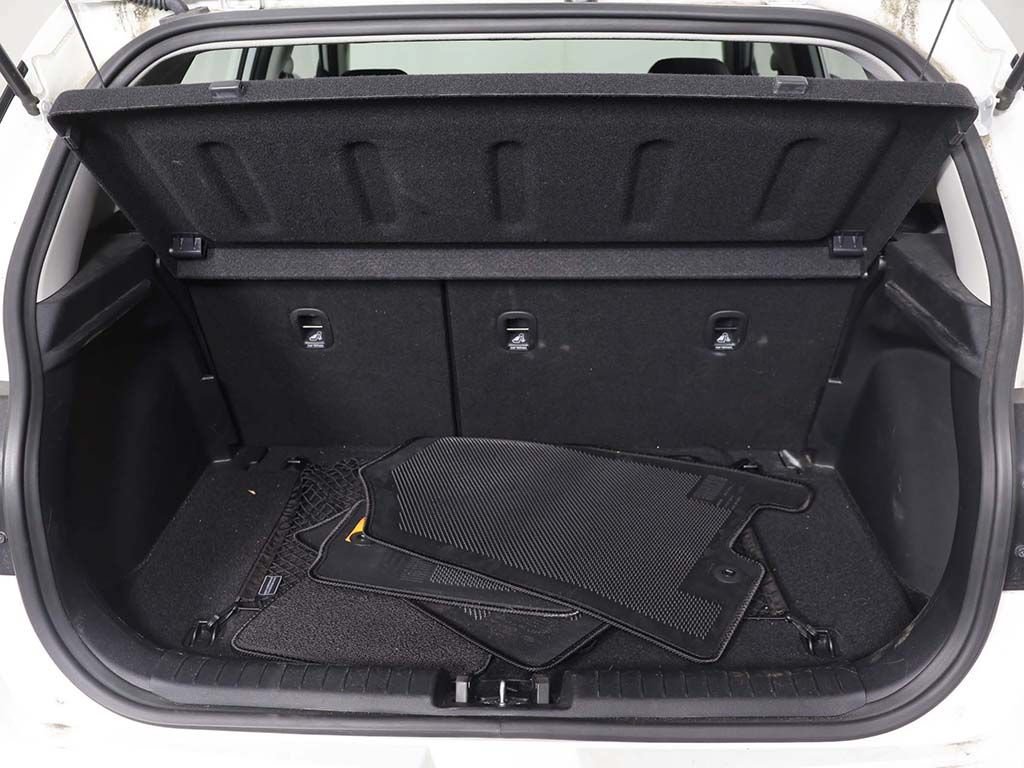 Certified 2024 Hyundai Venue SEL FWD image 15