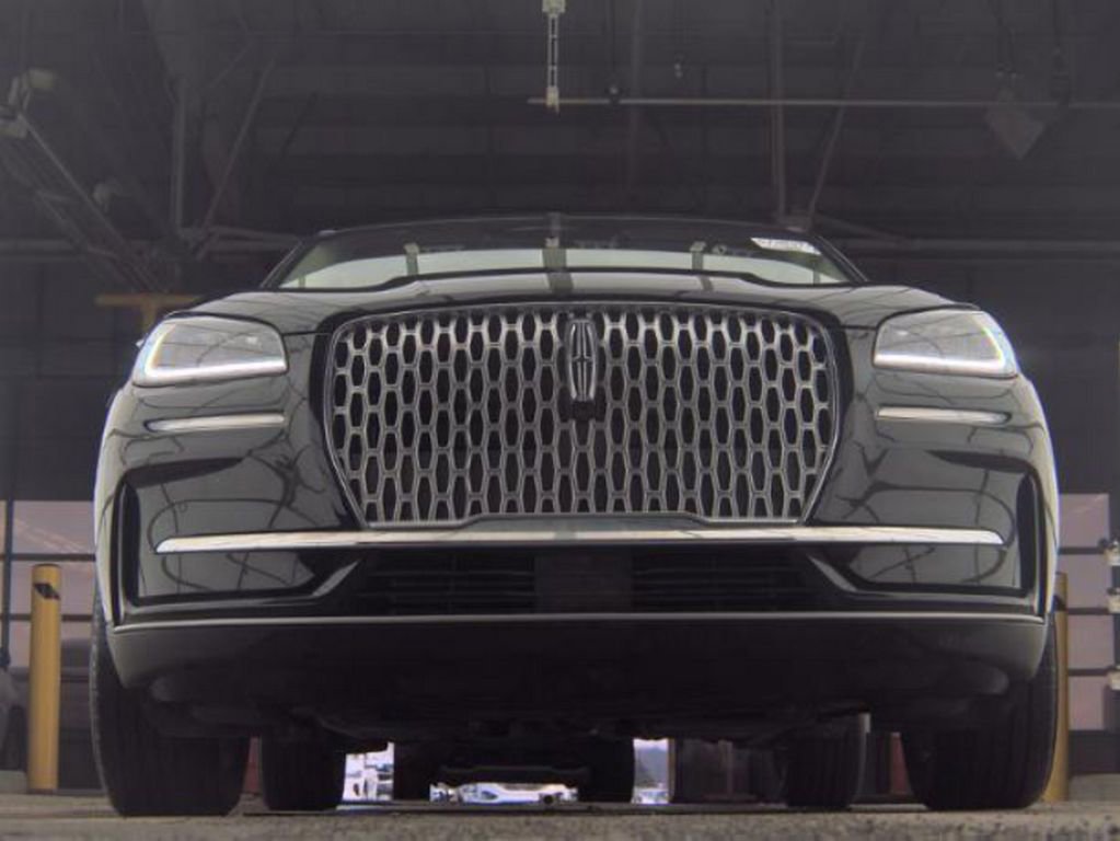 Used 2025 Lincoln Corsair Premiere w/ Equipment Group 101A image 4