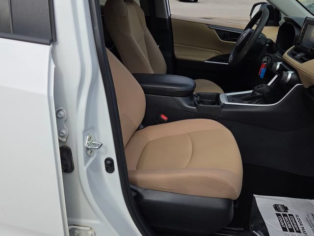 Used 2021 Toyota RAV4 LE FWD image 15