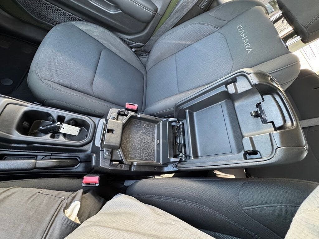 Used 2023 Jeep Wrangler Sahara AWD/4WD image 18