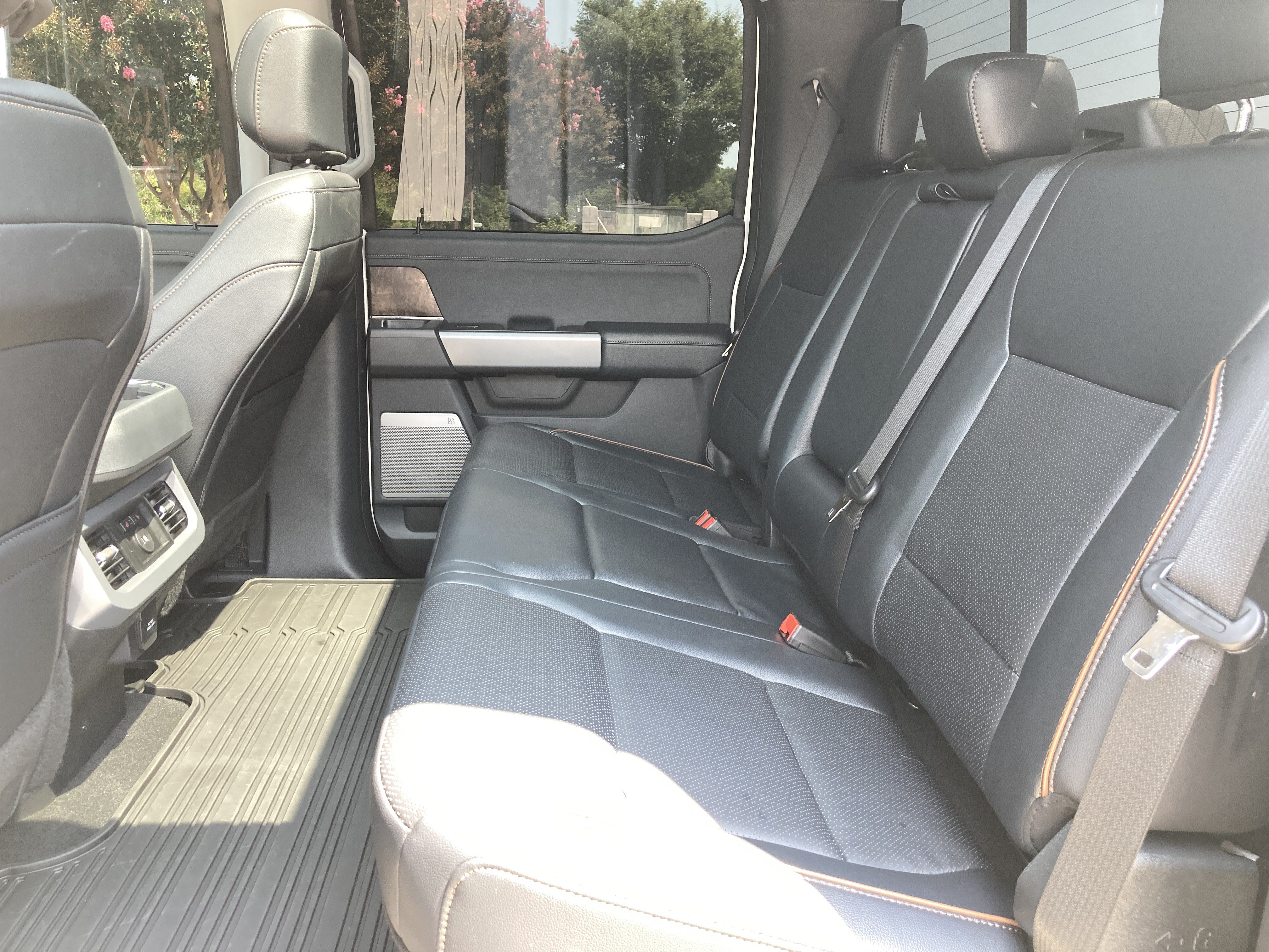 Used 2025 Ford F350 Lariat w/ Lariat Ultimate Package AWD/4WD image 31