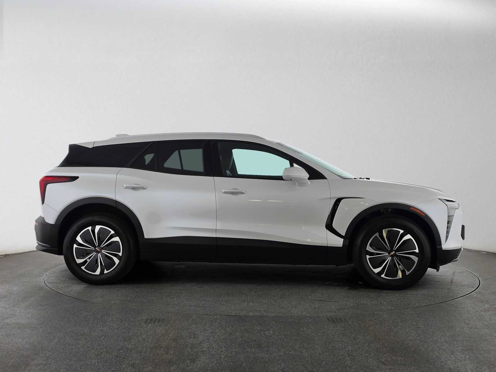 Used 2024 Chevrolet Blazer EV LT AWD/4WD image 2